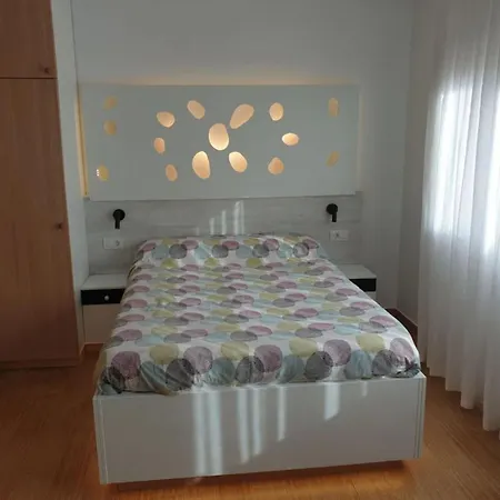 Lush Holiday In Arona With Jacuzzi Ferienhaus