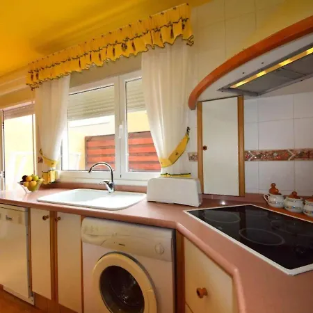 Lush Holiday In Arona With Jacuzzi Ferienhaus
